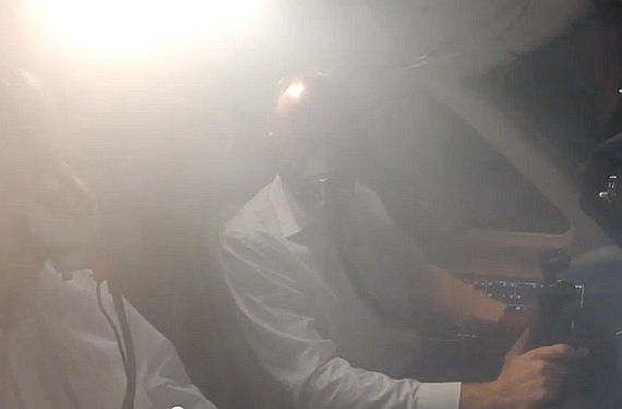 Rauch im Cockpit Smoke in the Cockpit Pilot Sauerstoffmaske angelegt_2 Symbolbild Sujetbild Foto V-I-P TV
