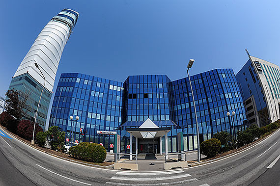 Flughafen Wien Schwechat Tower NH Hotel Office Park 3 Symbolbild Sujetbild Foto PA Austrian Wings Media Crew