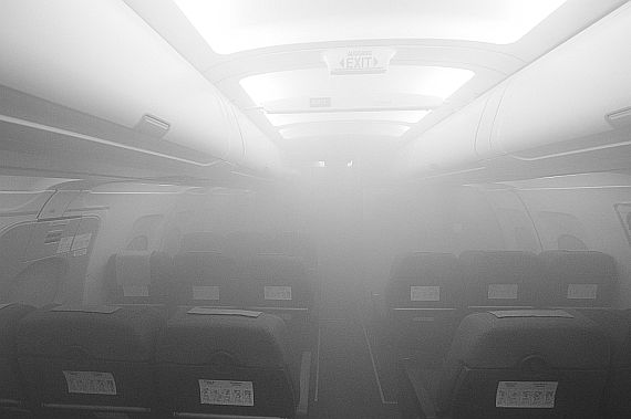 Mittelstarker Rauch in der Kabine Smoke in the Cabin_2 Symbolbild Sujetbild Foto PA Austrian Wings Media Crew