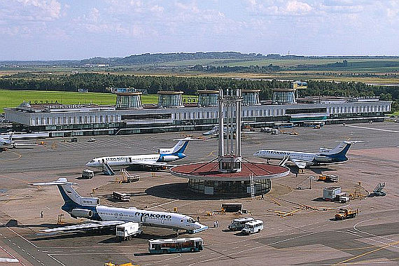 Flughafen St. Petersburg Dmitry Avdeev Wiki Commons