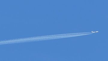 KOndensstreifen Symbolbild Sujetbild Flugverkehr Luftverkehr Foto PA Austrian Wings Media Crew
