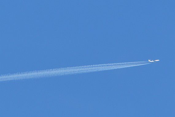 KOndensstreifen Symbolbild Sujetbild Flugverkehr Luftverkehr Foto PA Austrian Wings Media Crew