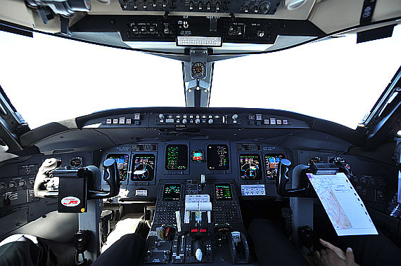 Adria Airways Cockpit CRJ900 S5-AAL - Foto: PA / Austrian Wings Media Crew