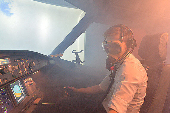 Symbolbild Sujetbild Rauch im Cockpit Smoke in the Cockpit Foto Huber Austrian Wings Media Crew_017