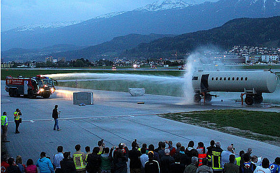 Notfallübung Dark 2013 auf dem Flughafen Innsbruck - Foto: Christian Schöpf