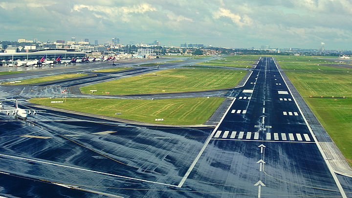 Brussels_Airport_Runway_25_R