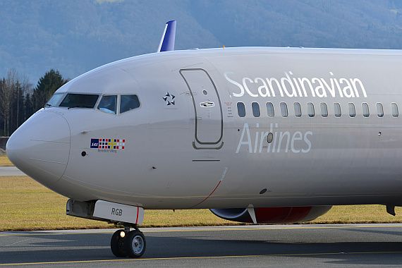 SAS Scandinavian Airlines Boeing 737-800 LN-RGB Closeup Cockpit Foto PA Austrian Wings Media Crew