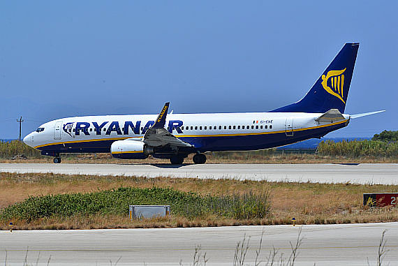 Ryanair EI-ENE Rhodos Start Piste 25 Foto PA Austrian Wings Media Crew