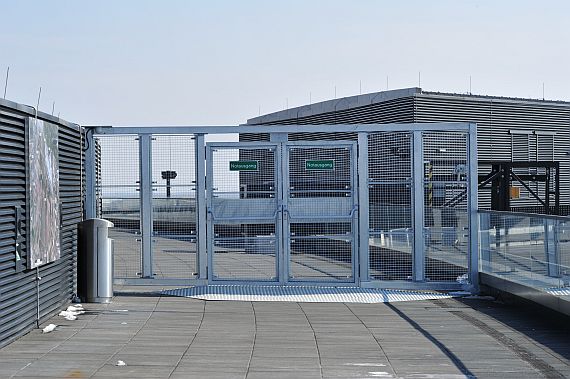 Notausgang am Besucherdeck des Flughafens Wien - Foto: Austrian Wings Media Crew