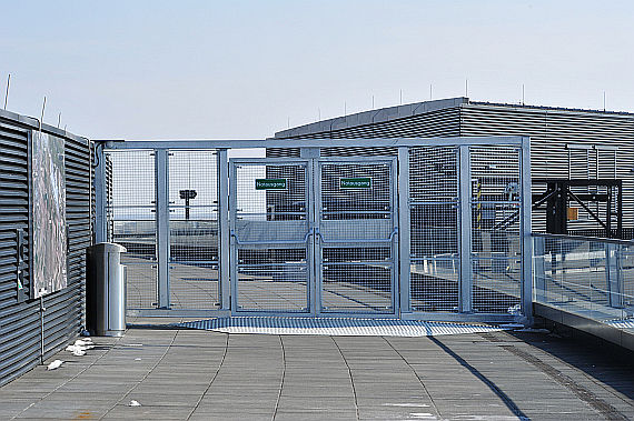Notausgang am Besucherdeck des Flughafens Wien - Foto: Austrian Wings Media Crew