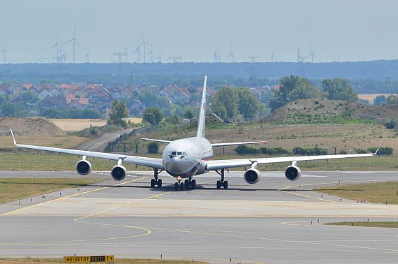 Rossiya IL-96 RA-96017 rollt_1 Foto PA Austrian Wings Media Crew
