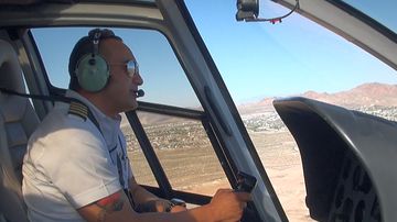 Pilot am Steuer eines EC130/H130 - Foto: Aig / Austrian Wings Media Crew