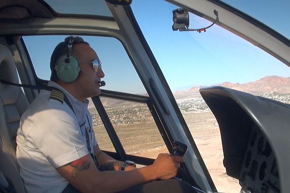 Pilot am Steuer eines EC130/H130 - Foto: Aig / Austrian Wings Media Crew