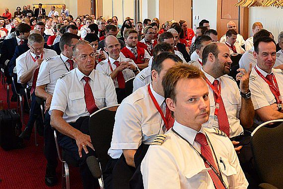 AUA Austrian Airlines Piloten Flugbegleiter Betriebsversammlung Foto PA Austrian Wings Media Crew