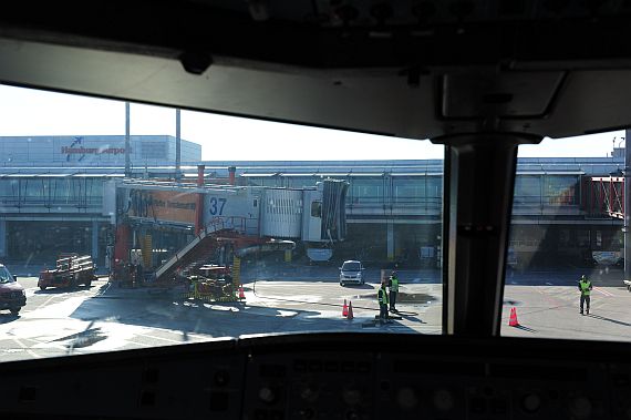 Flughafen Hamburg Gate Foto PA Austrian Wings Media Crew