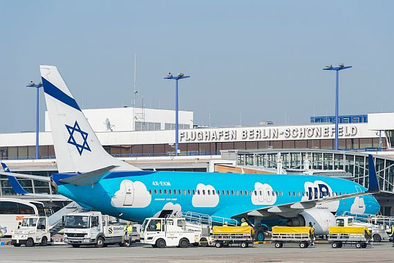 UP 4X-EKM Boeing 737-800 El Al Tochter Foto Berliner Flughäfen