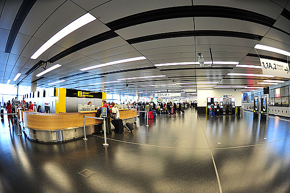 Überblick Informationsschalter flughafen Wien im Check-In 3 (Skylink)