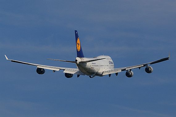 Lufthansa Boeing 747-400F Steigflug Foto PA Austrian Wings Media Crew
