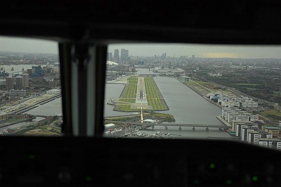 Anflug LCY London City Airport Foto Huber Austrian Wings Media Crew