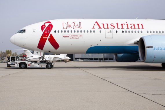 AUA Boeing 777 OE-LPB Austrian Life Ball 2014 - 3 Foto AUA