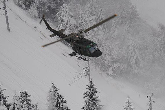Bundesheer Agusta Bell AB212 im Schneeeinsatz Foto Bundesheer Arno Kronhofer
