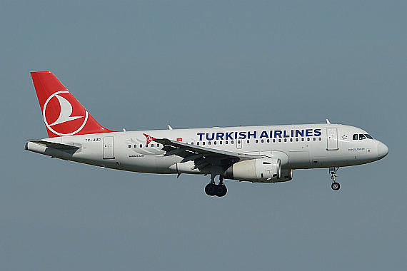 Turkish Airlines Airbus A319 TC-JUD Foto Huber Austrian Wings Media Crew