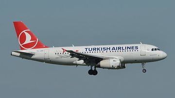 Turkish Airlines Airbus A319 TC-JUD Foto Huber Austrian Wings Media Crew