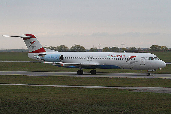 Die Fokker 100 (OE-LVF) mit dem Schriftzug "Austrian" - Foto: Thomas Ranner
