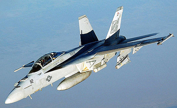 F/A-18F Super Hornet der US-Streitkräfte im Flug - Foto: Rob Tabor / USAF