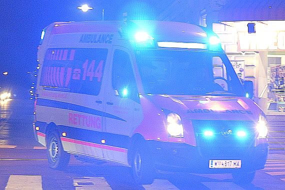 Berufsrettung Wien Einsatz Blaulicht Symbolbild Sujetbild Rettungsdienst Foto Huber Austrian Wings Media Crew