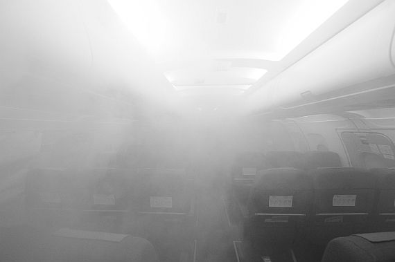 Starker Rauch in der Kabine Smoke in the Cabin_1 Symbolbild Sujetbild Foto PA Austrian Wings Media Crew