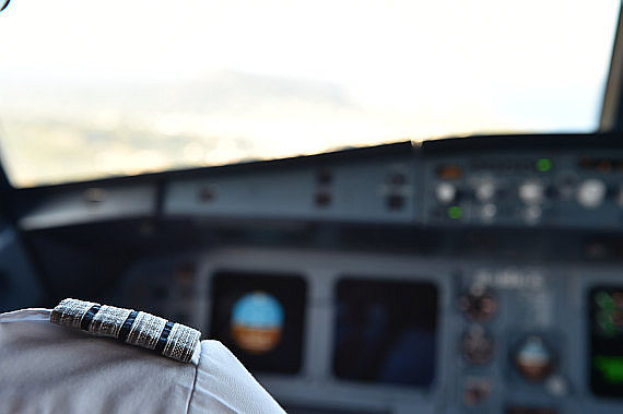 Pilot Cockpit Flugkapitän Symbolbild Sujetbild Foto Huber Austrian Wings Media Crew DSC_0117