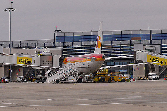 Airbus A320 von Iberia am Gate auf dem Flughafen Wien Symbolbild Sujetbild Foto PA Austrian Wings Media Crew