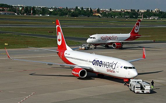 Air Berlin Boeing 737 oneworld Bemalung D-ABMF NIcolas Eschenbach