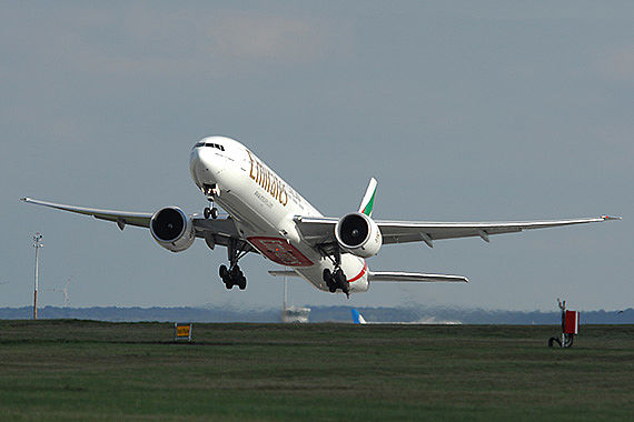 Emirates Boeing 777-300ER beim Start auf dem Flughafen Wien Piste 29 Foto PA Austrian Wings Media Crew