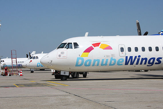 Flugzeuge von Danube Wings auf dem Vorfeld in Pressburg/Bratislava - Foto: Martin Dichler