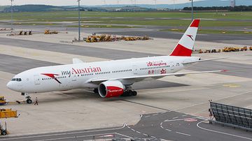 AUA MyAustrian OE-LPD Boeing 777 Servus HOngkong Sticker 29082016 Foto Kathi Schlapsi_001