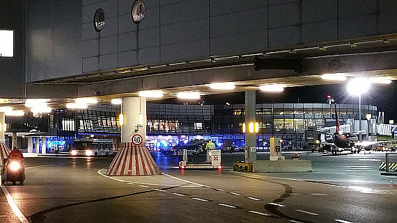 Feuerwehreinsatz Flughafen Wien Pier Ost 22Dezember2014 ZVG