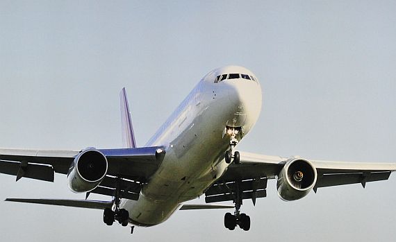 Luftfahrt Symbolbild Flugzeug Jet Boeing 767 Verkehrsflugzeug Sujetbild