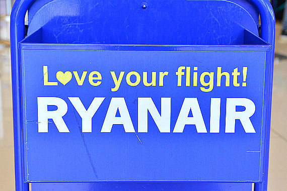 Handgepäckkontrolle Ryanair Symbolbild Sujetbild Foto PA Austrian Wings Media Crew