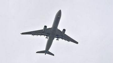 Symbolbild Sujetbild Verkehrsflugzeug Airbus A330 Foto Huber Austrian Wings Media Crew