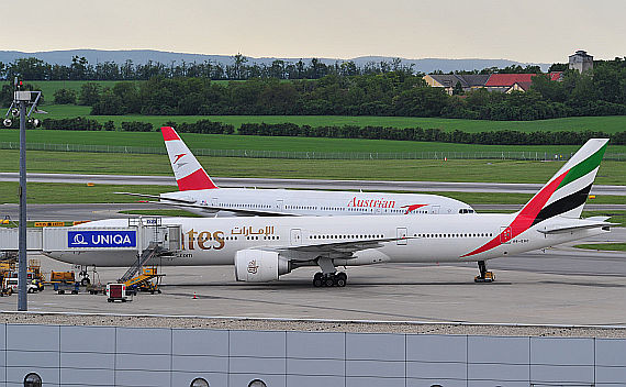 Boeing 777 von Emirates und Austrian Airlines (AUA) in Wien - Foto: PA / Austrian Wings Media Crew