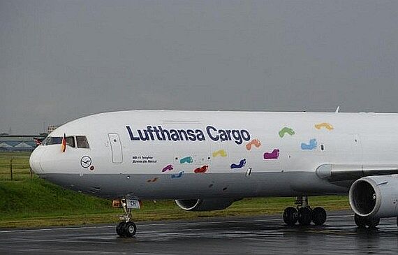 Kinderfüße Lufthansa Cargo MD-11F Foto ZVG LH Cargo