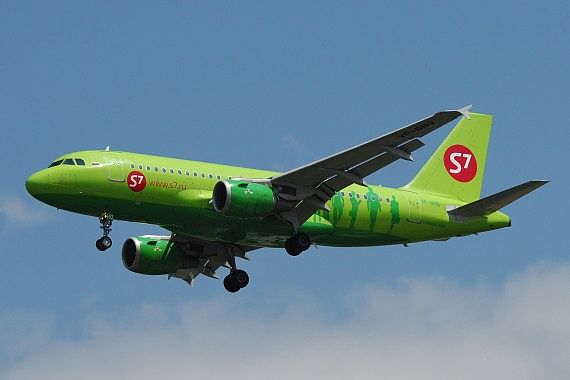 S7 Sibir Airbus A319 VP-BHQ Foto Huber Austrian Wings Media Crew