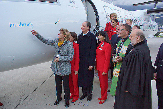 OE-LGO AUa AUstrian Airlines Q400 Bürgermeisterin Oppitz-Plörer und Jaan Albrecht taufen OE-LGO Fotocredit AUA