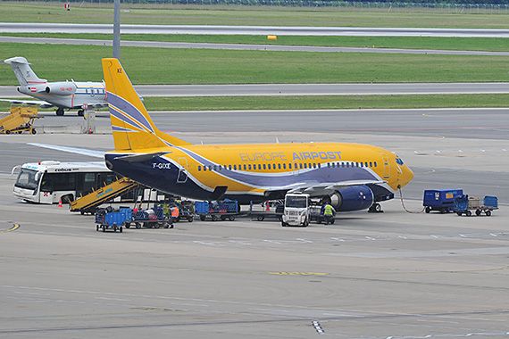 Europe AirPost Boeing 737-300 F-GIXE für Tunisair auf dem Vorfeld in Wien - Foto: PA / Austrian Wings Media Crew