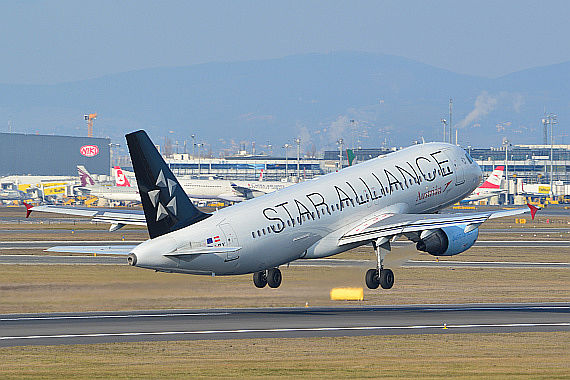 AUA Austrian Airlines Star Alliance Airbus A320 OE-LBX Start Piste 34 Symbolbild Sujetbild Star Alliance Foto PA Austrian Wings Media Crew