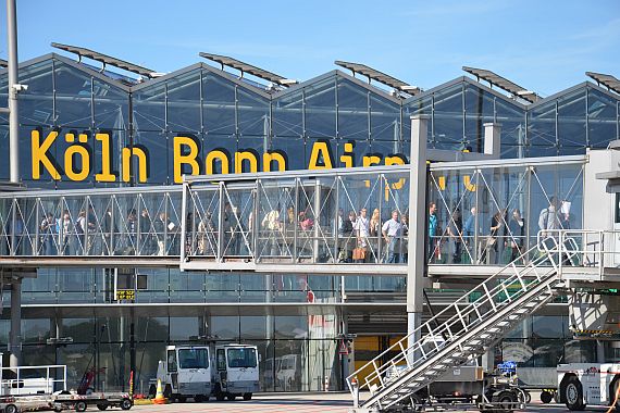 Flughafen Köln-Bonn Passagierbrücke - Foto: Flughafen Köln-Bonn