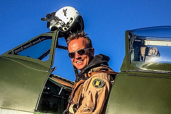 eskil-amdal-im-cockpit-der-spitfire_aw-foto-zvg