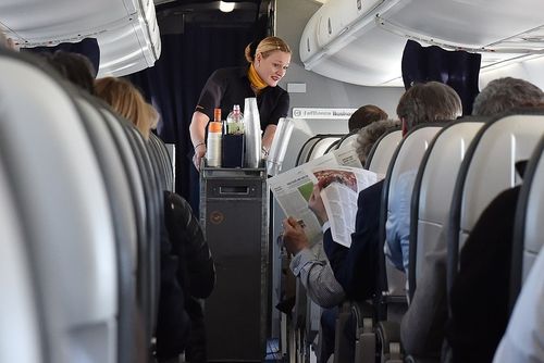 Flugbegleiterin kennenlernen